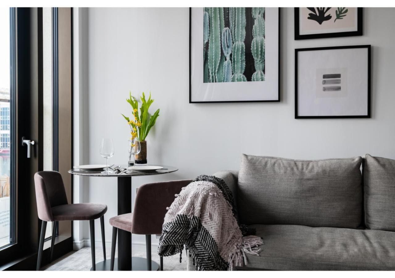 Elegant And Modern Apartments In Canary Wharf Right Next To Thames London Exterior photo